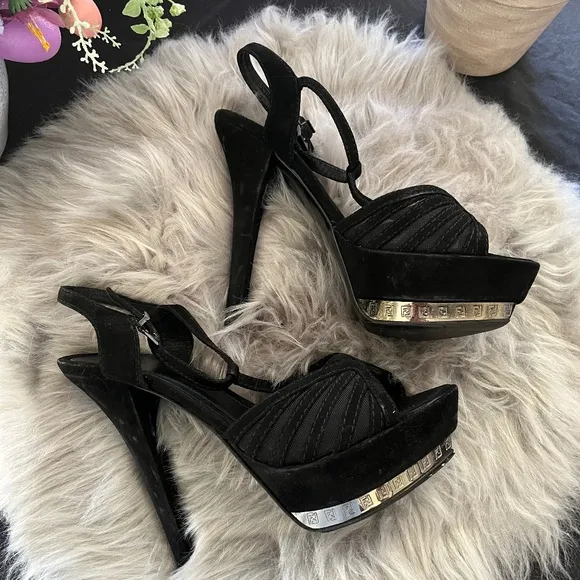 Fendi Black Leather Platform Sandals.  Size 38.5 US 8.5