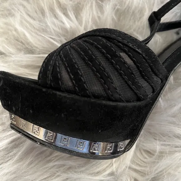 Fendi Black Leather Platform Sandals.  Size 38.5 US 8.5