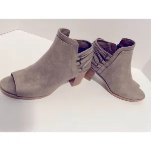 FERGILICIOUS BY FERGIE ANKLE BOOT TAUPE COLOR WOMENS SIZE 6