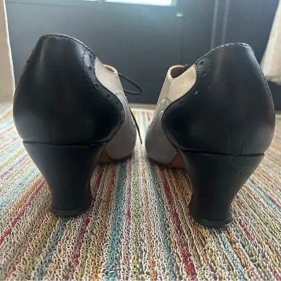 Fluevog ExCELLENT Wonder Lyra brogue lace-up heel cream, gray, black- 10.5/11