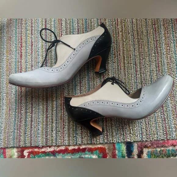 Fluevog ExCELLENT Wonder Lyra brogue lace-up heel cream, gray, black- 10.5/11