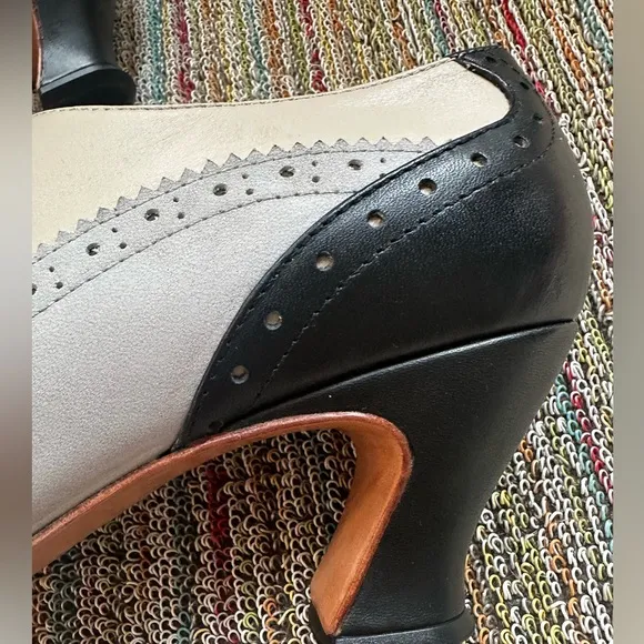Fluevog ExCELLENT Wonder Lyra brogue lace-up heel cream, gray, black- 10.5/11
