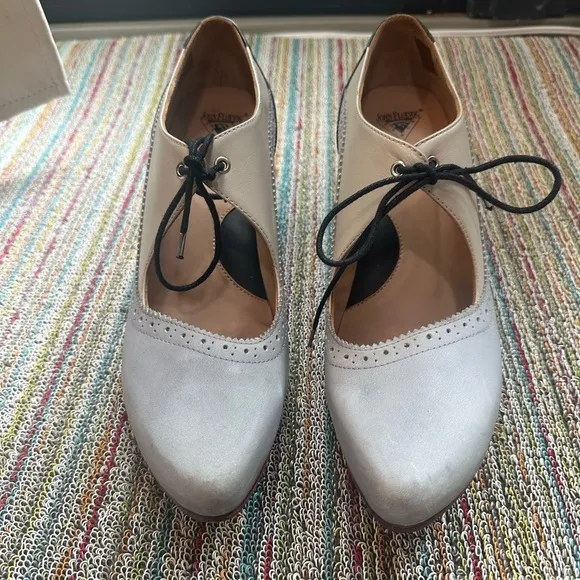 Fluevog ExCELLENT Wonder Lyra brogue lace-up heel cream, gray, black- 10.5/11