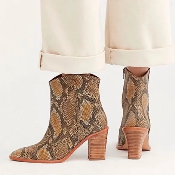FREE PEOPLE Barclay Leather Snake-Embossed Western Ankle Boots 41 (11)