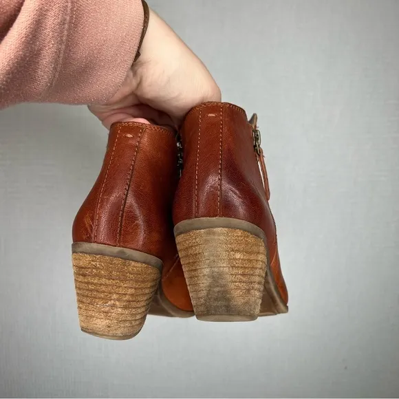 FRYE | Woman’s Ankle Bootie Leather Zip Up 7 Boot