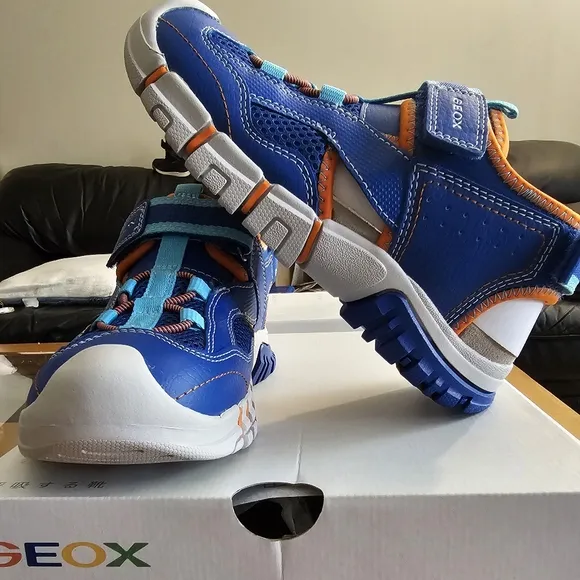 GEOX Dynomix Waterproof Clsed Toe Sandals, Size 2 YOUTH - NEW!
