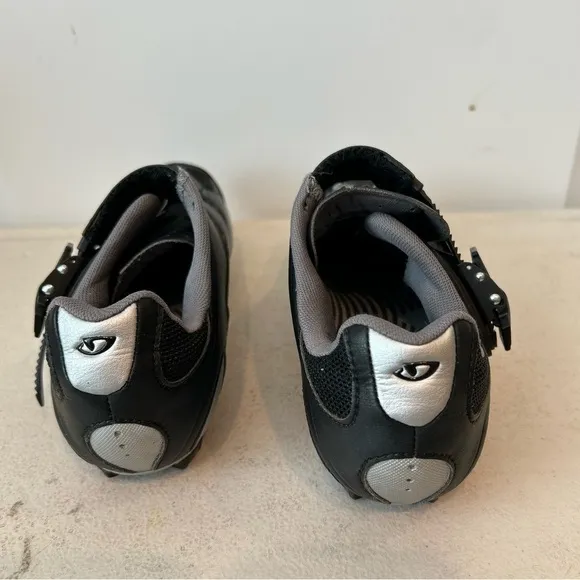 Giro Women’s Black White Cycling Shoes EUC Sz W 9.25 EU 41.5 Hook Loop Outdoor