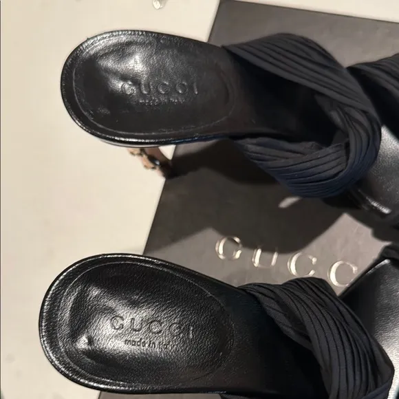 🪩Gucci Elegant Black plisse stretch heels