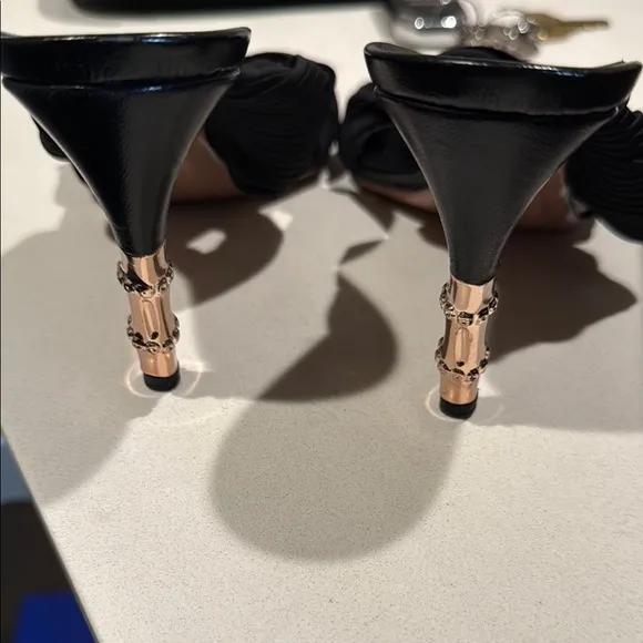 🪩Gucci Elegant Black plisse stretch heels