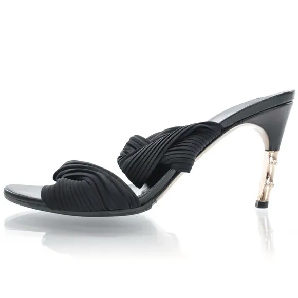 🪩Gucci Elegant Black plisse stretch heels
