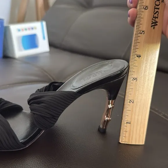 🪩Gucci Elegant Black plisse stretch heels