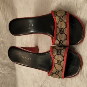 Gucci  slip-on sandals  SZ 34C