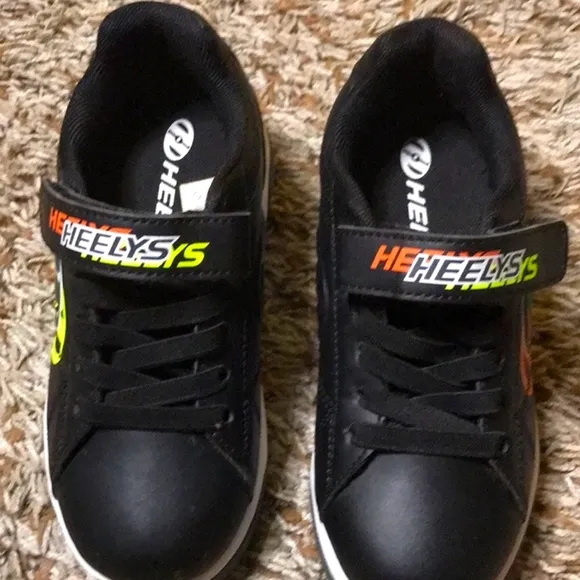 Heelys wheeled sneakers NWOT