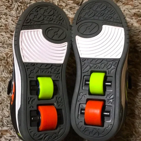Heelys wheeled sneakers NWOT