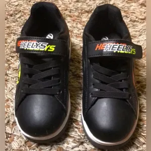 Heelys wheeled sneakers NWOT