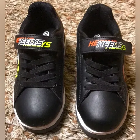 Heelys wheeled sneakers NWOT