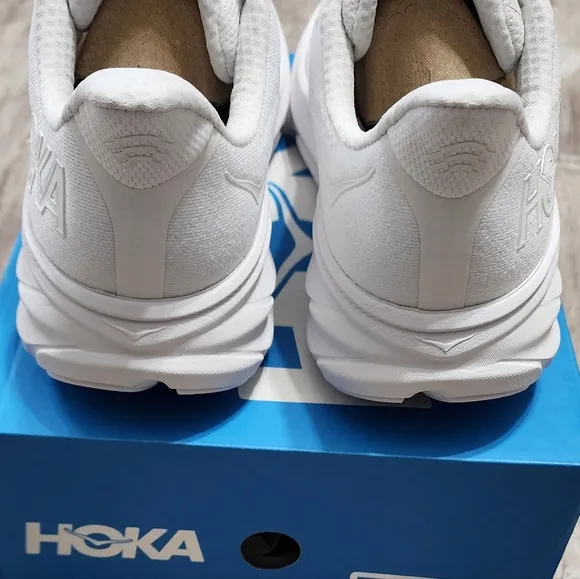Hoka Clifton 9 Running Shoes Women’s Size 9.5 B Triple White 1127896