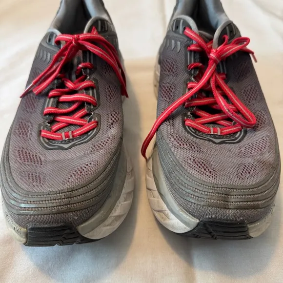 Hoka One One 9.5 Bondi 6 Gray Sneakers Athletic Shoes ~ Red Laces Running