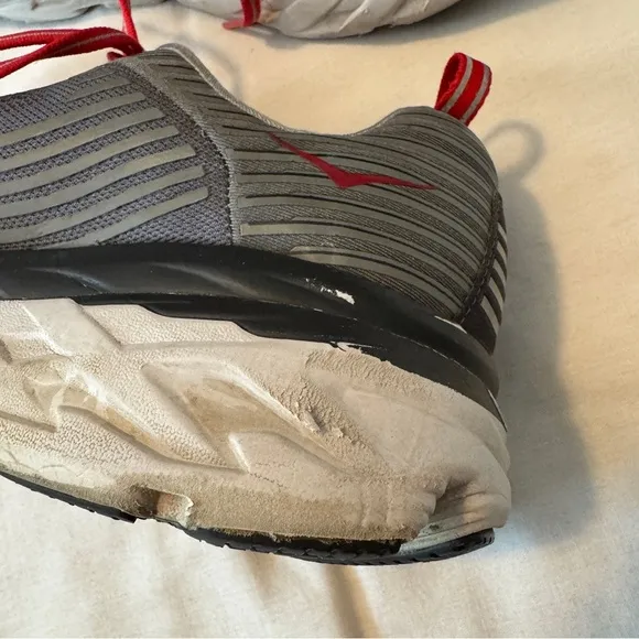 Hoka One One 9.5 Bondi 6 Gray Sneakers Athletic Shoes ~ Red Laces Running