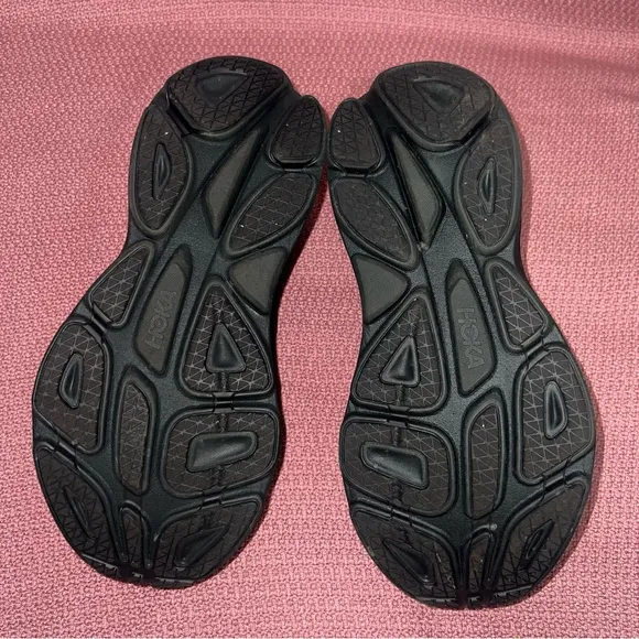 Hoka One One Bondi 8 Black Running Shoes women’s size 11