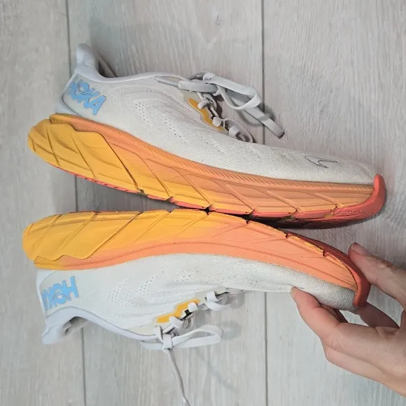 HOKA One One Women's Arahi 6 Running Shoes Athletic Sneakers Sz 8B