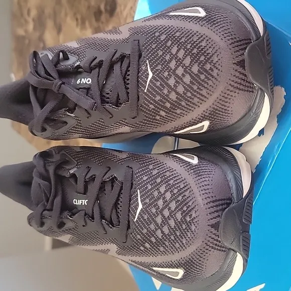 HOKA Woman's Clifton 9 Black Running Shoes Sz.10B