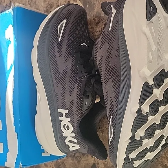 HOKA Woman's Clifton 9 Black Running Shoes Sz.10B
