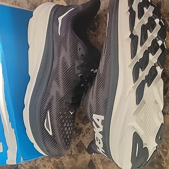 HOKA Woman's Clifton 9 Black Running Shoes Sz.10B