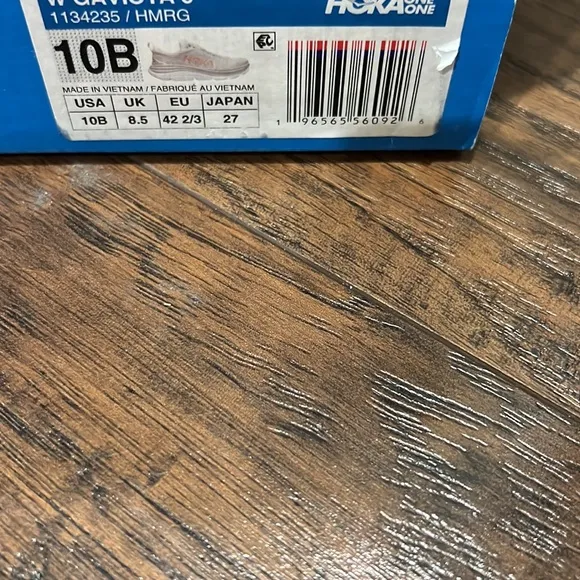 💕HP💕Hoka ladies size 10B gray and tan new with box ( has been worn in store )