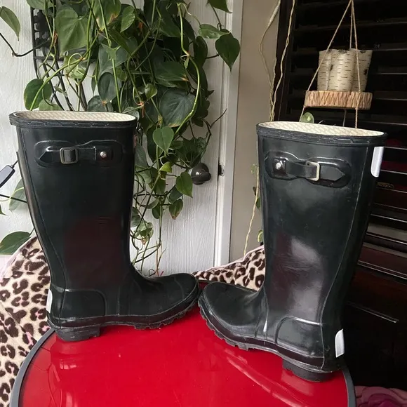 Hunter tall buckled shiny rain rubber boots
