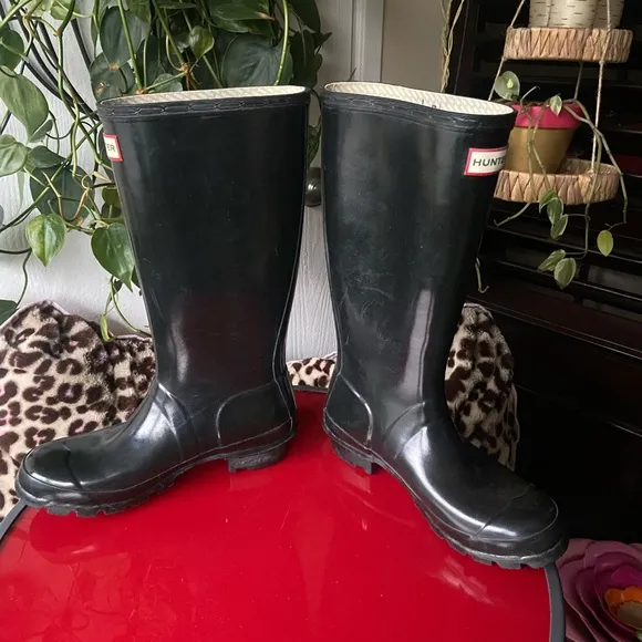 Hunter tall buckled shiny rain rubber boots