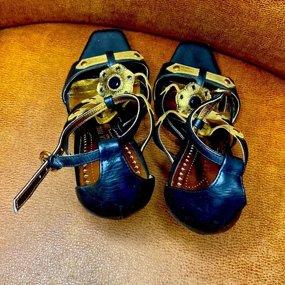 Isabella Fiore Framed  Art - Chic  Heels Sandals 8.5