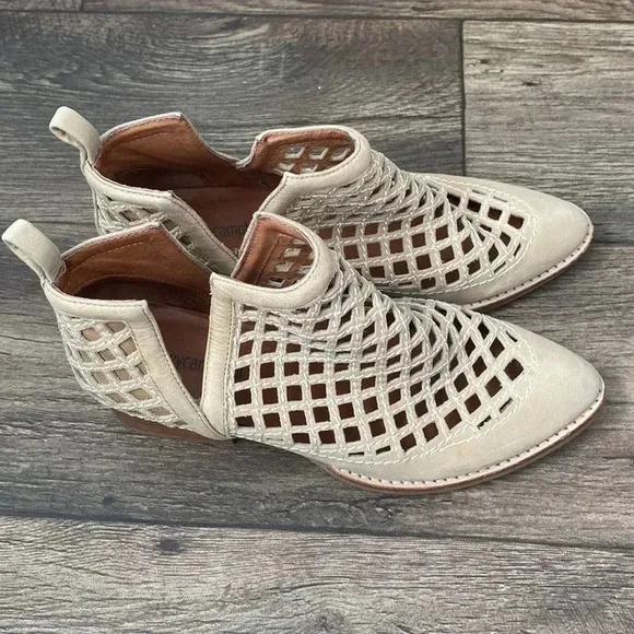 Jeffrey Campbell 6 Taggart Leather Cutout Booties in Ivory
