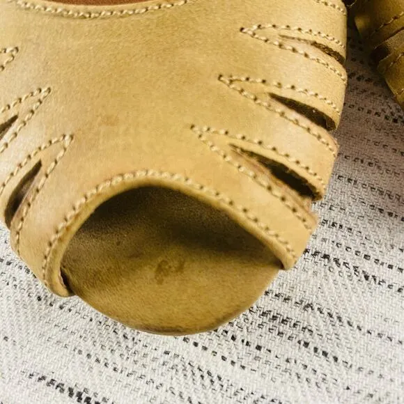 Jeffrey Campbell Tan Leather Wedge Peep Toe Sandals Ankle Lace Up Closure 6.5