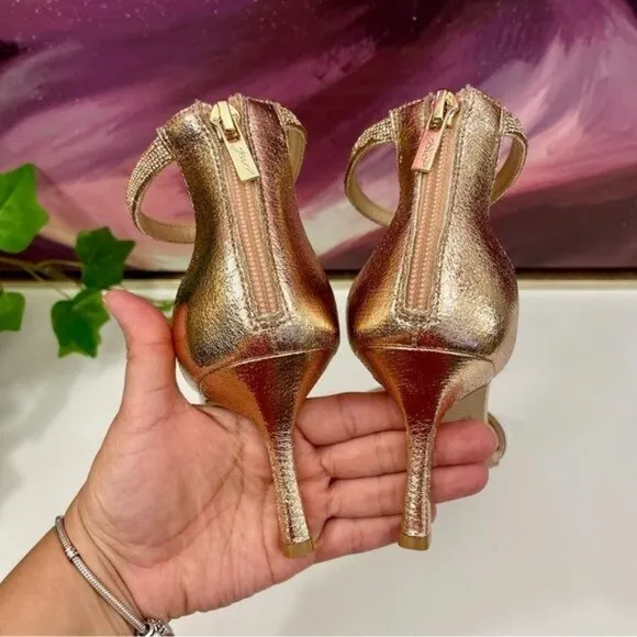 Jewel Badgley Mischka Brand Genny Curvy Heel Sandal in Rose Gold Metallic Size 9