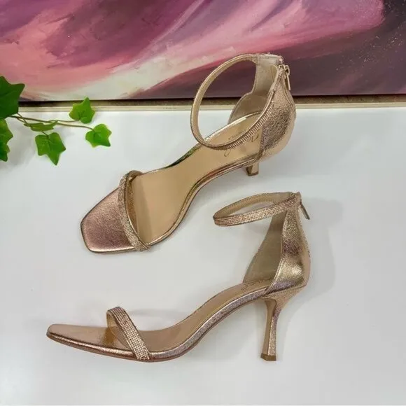 Jewel Badgley Mischka Brand Genny Curvy Heel Sandal in Rose Gold Metallic Size 9