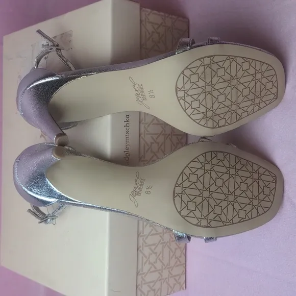 Jewel Badgley Mischka Silver T-Strap Farida Formal Heels size 8.5