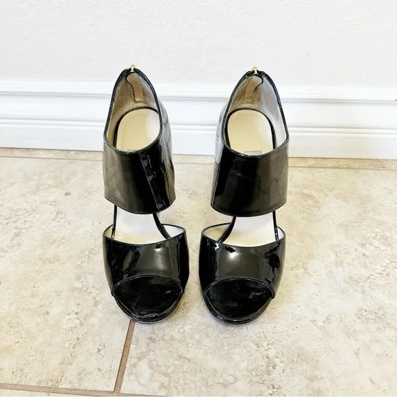 Jimmy Choo Black Patent Leather Private Sandals heels size 37.5