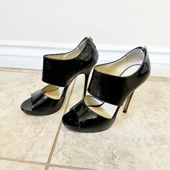 Jimmy Choo Black Patent Leather Private Sandals heels size 37.5