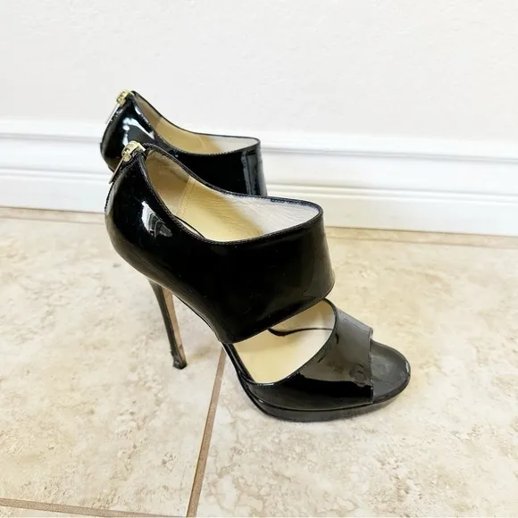 Jimmy Choo Black Patent Leather Private Sandals heels size 37.5