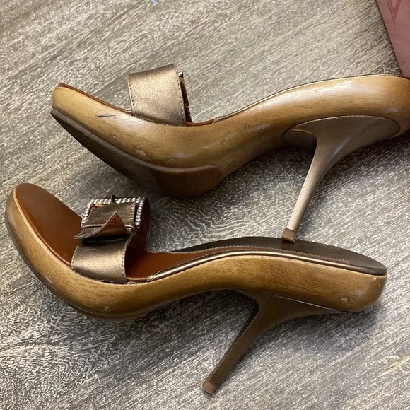 JLO slip on sandals with heels size 8.5 heels are 3.28 tall