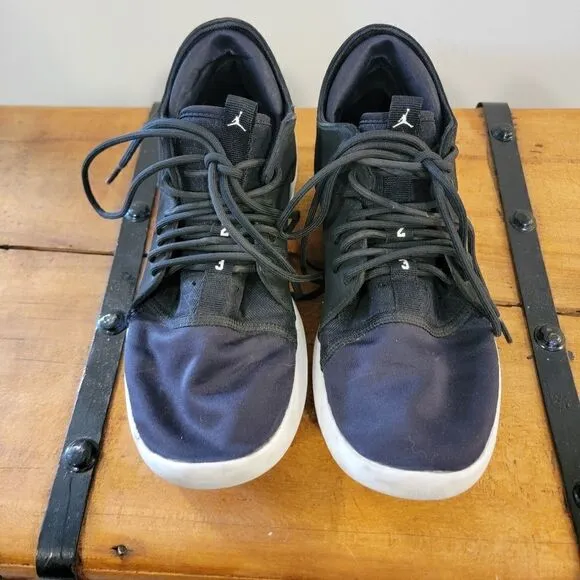 Jordan First Class sneakers size 7.5