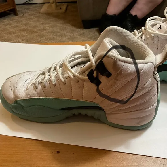 Jordans#23 sneakers woman’s size 5 light aqua/teal color in preowned conditions.