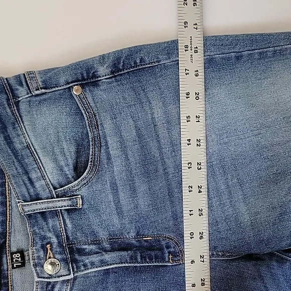 Judy Blue Boyfriend Fit Jeans Light Medium Wash Size 28