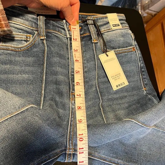 Judy Blue Sz 5  High Waist Straight Leg Jeans Cuffed or uncuffed Front Seam
