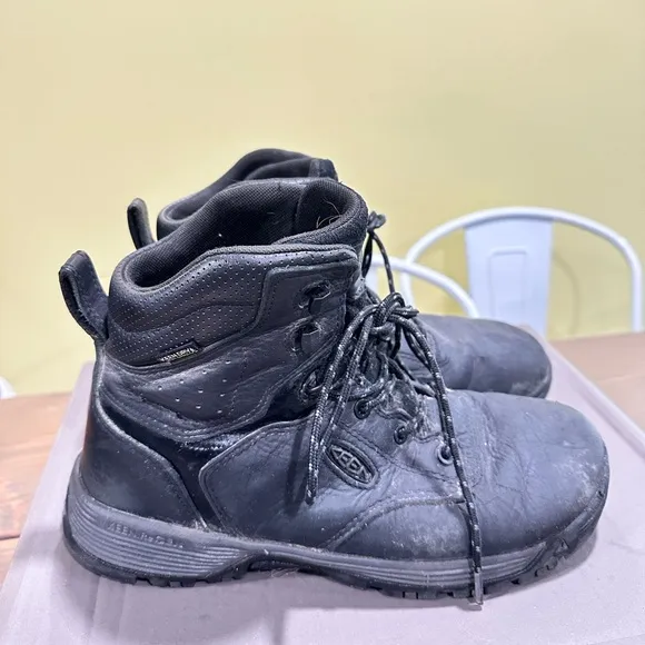 KEEN black work boots