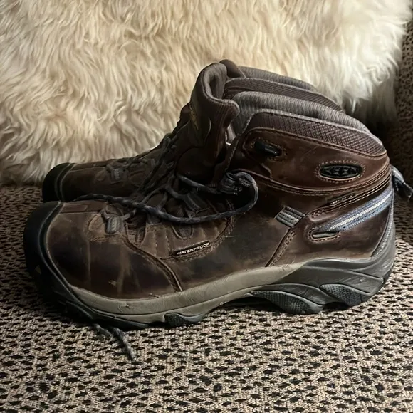 Keen hiking boots - brown leather- men’s 9.5