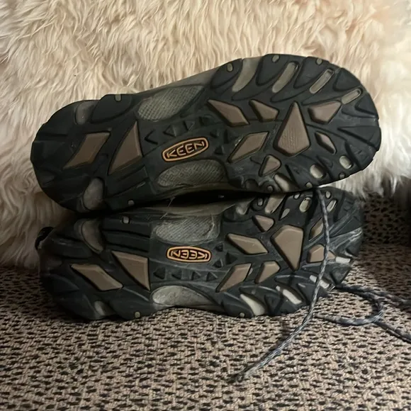 Keen hiking boots - brown leather- men’s 9.5
