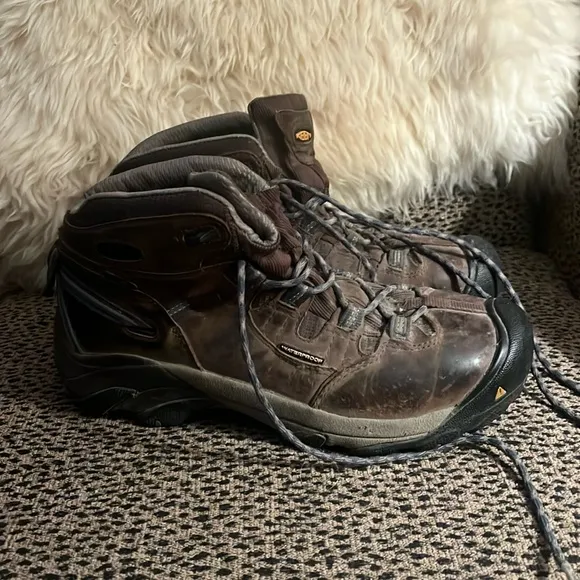 Keen hiking boots - brown leather- men’s 9.5