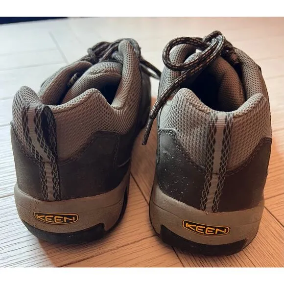 Keen men’s Oakridge waterproof hiking boots. Worn only 2x.‎ Brown. Lace up.Sz 12